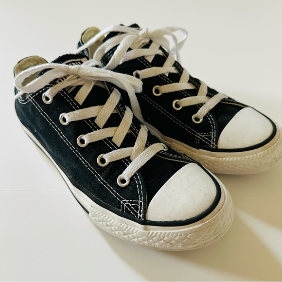 Converse Chuck Taylor All Star Low Top Youth Kid's SZ 3 Sneakers Black White - Picture 1 of 14